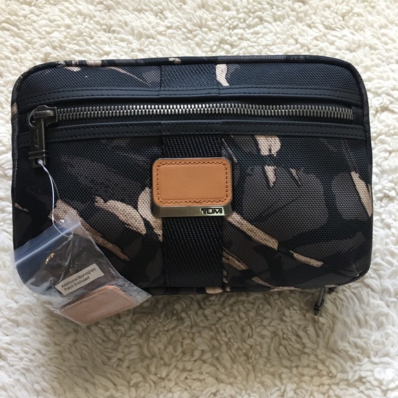 tumi poshmark